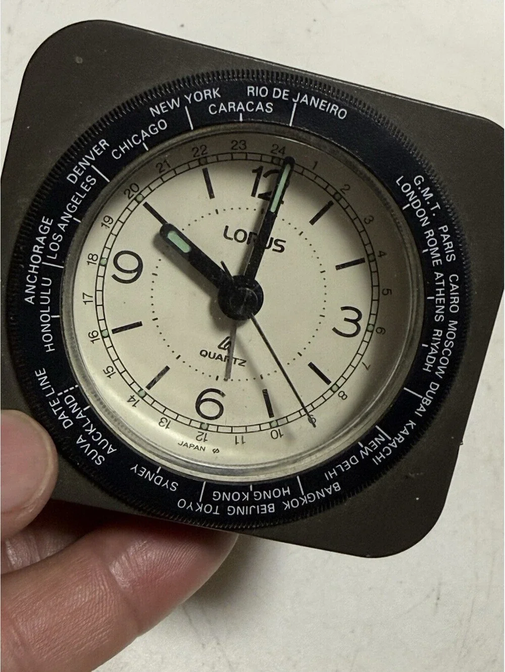 VNTG LORUS QUARTZ 24 HOUR WORLD TIME TRAVEL CLOCK